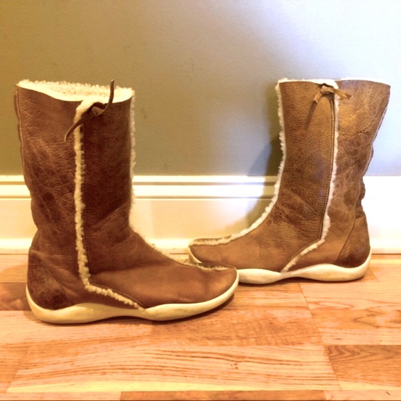 AUTHENTIC  PRADA FLEECE BOOTS - Picture 2 of 6